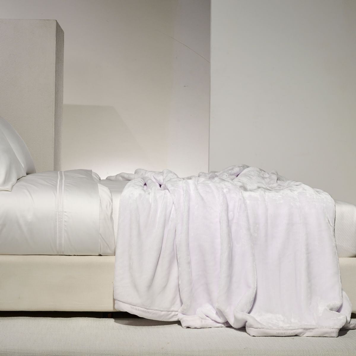 01 04 0106 Cobertor Magistrale Branco 001